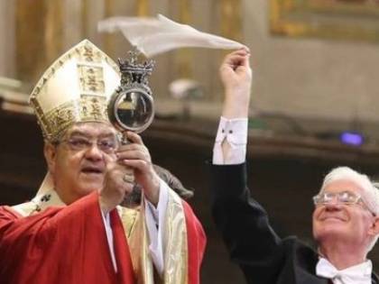 Si ripete il prodigio di San Gennaro: sciolto il sangue nelle ampolle