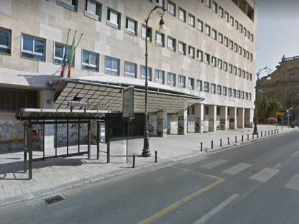 Trovato morto un clochard sotto ai portici del Nautico di Palermo