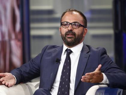 Crocifisso, Fioramonti ora ritratta: "Sgomento di fronte alle polemiche"