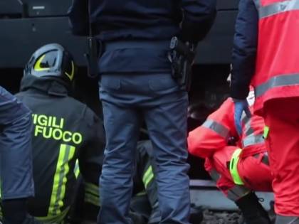 Cesena, 13enne si getta sotto un treno in corsa