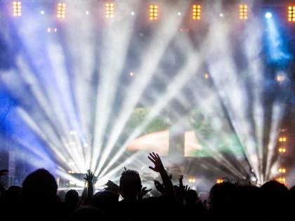 Milano, paura all'Hollywood: spray al peperoncino spruzzato in discoteca