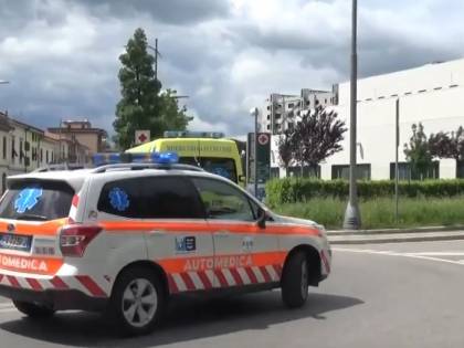 Straniero prende a pugni agente Lo sfogo: "Basta, siamo stanchi"