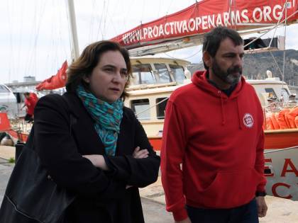 Follia ecologista della sindaca di Barcellona: "Basta aerei per Madrid"