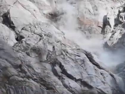 Primi crolli sul ghiacciaio del Monte Bianco: arriva un radar per monitorarlo