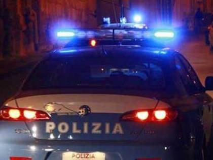La follia del marocchino: tampona auto polizia e si getta nell'Adda