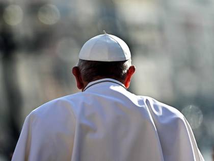 Bergoglio ai gesuiti africani: "Il Papa è molto assediato"