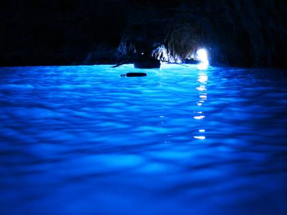 Capri, bagno nella Grotta Azzurra: multati quattro turisti lombardi