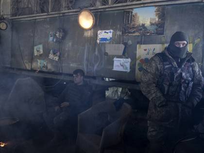 Putin muove le truppe e la Nato insorge. Venti di guerra a Est Putin muove le truppe e la Nato insorge. Venti di guerra a Est