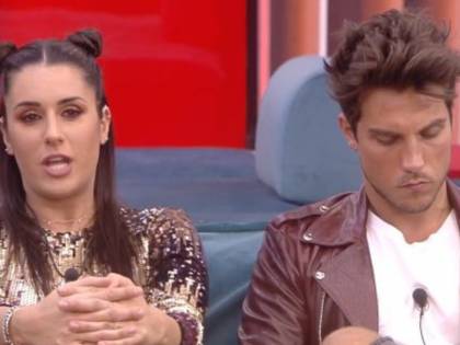 "Daniele si vuole ubriacare per provarci con lei". La Vignali risponde furibonda