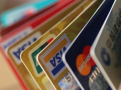 Ecco la "batosta" nascosta dietro alle spese con carta