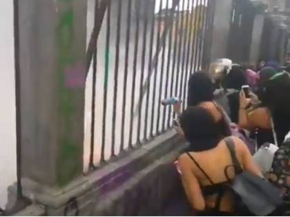 Messico, femministe pro aborto tentano di incendiare una Cattedrale