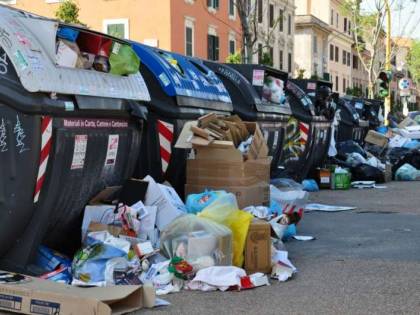 Caos rifiuti, i romani chiedono il rimborso della Tari: 500 ricorsi solo a settembre