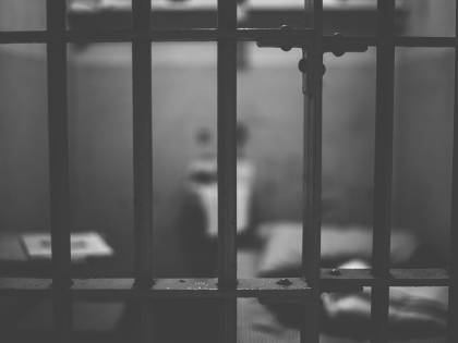 San Gimignano, agente aggredito da detenuto: "12 punti di sutura"