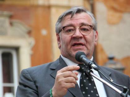 Allarme scalate in Italia: 15 miliardi da una banca per soffiarci le aziende