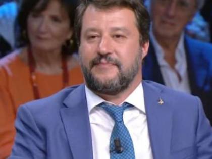 La De Gregorio e Floris incalzano Salvini in tv Lui: "Mangio un panino?"
