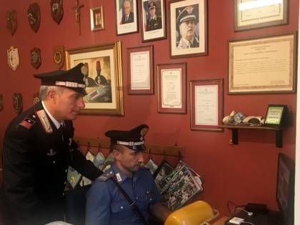 Evade dai domiciliari per andare alla festa: tradito dai social