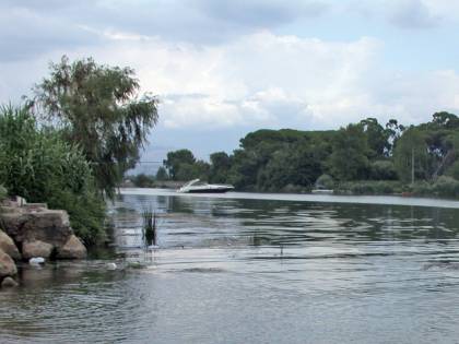 Caserta, trovato il cadavere di una donna nel fiume Garigliano: indagano i carabinieri