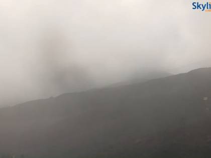 L'Etna emette cenere: chiuso sezione dello spazio aereo su Catania