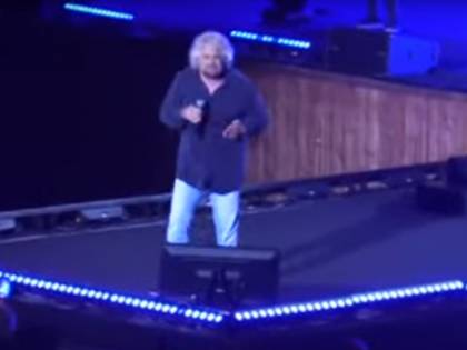 M5s, Grillo sprona i suoi: "Basta piagnistei sul Pd Vaffa a voi questa volta"