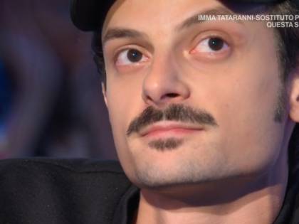 "Costretto a vedere il funerale di nonno in streaming". L'ira di Fabio Rovazzi