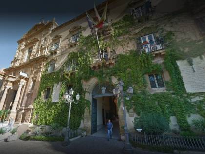 Comuni senza soldi costretti a pagare per i migranti minorenni