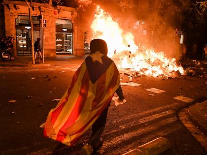 Notte di inferno a Barcellona: ecco cosa c'è dietro le violenze