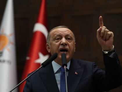 La Turchia bombarda e l'Europa dà un miliardo