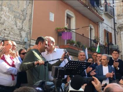 Bari, Emiliano presenta la sua candidatura alle prossime regionali