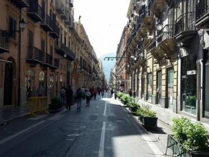 Un altro caso di aggressione senza motivo in via Maqueda, grave un 33enne