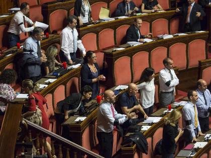 Scostamento di bilancio, 5S 'fregati' dalla clausola: "Ci fanno ingoiare Mes"