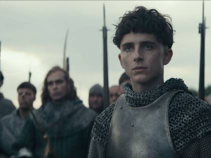 Il Re: arriva su Netflix il film con Timothée Chalamet e Robert Pattinson