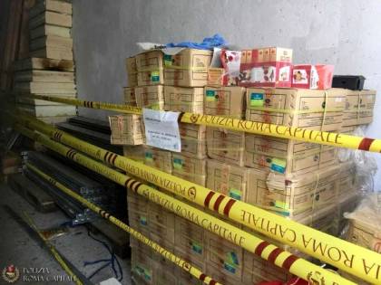 Roma, blitz nel magazzino che rifornisce ambulanti abusivi: sequestrati 7000 prodotti