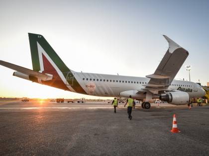 Alitalia taglia i voli a Milano, a Linate solo i "nazionali"