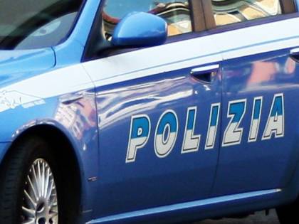 Scende dal taxi e spara. Follia per le vie di Roma