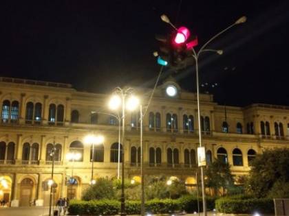 Chiede informazioni sugli orari del bus e gli rompono il naso, giovane finisce in ospedale