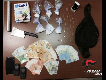 Marocchino con una mannaia scappa per la Brianza: arrestato
