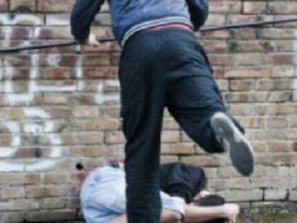 Accerchiato e accoltellato da branco di 20 giovani: 16enne in gravi condizioni
