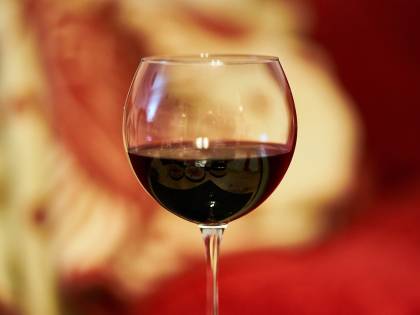 Alzheimer, in una molecola del vino rosso la chiave per prevenirlo