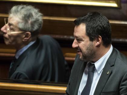Bossi torna a ruggire contro Salvini: Settentrione barattato con i voti del Sud