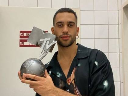Mahmood: "Ignoro il gossip, in questo momento sono single"