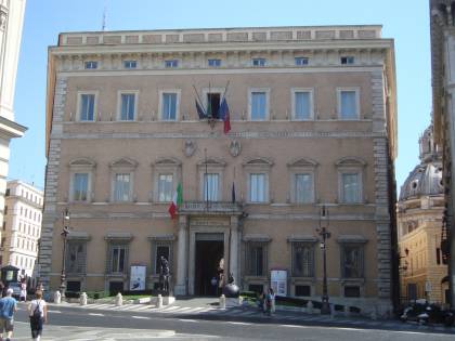 L'ex Provincia di Roma premia i suoi dirigenti con stipendi da capogiro