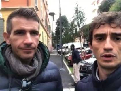 'Tutte le case a stranieri'. Mostrano i nomi: denunciati esponenti FdI
