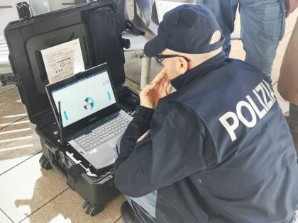 Pacco sospetto alla stazione di Napoli: scatta l'allarme bomba