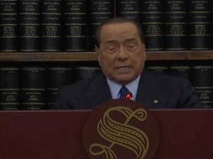La standing ovation. E poi Berlusconi detta la linea ai suoi: "Così vinceremo ancora"