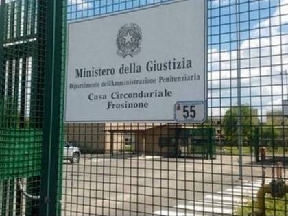 Sputi al poliziotto in carcere, gli agenti allo stremo: "Siamo stanchi"