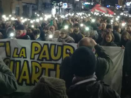 Centocelle scende in strada per essere vicina ai locali incendiati e per chiedere maggiore sicurezza