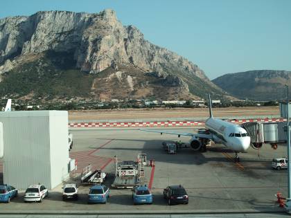 Oltre 500 euro per un volo dalla Sicilia a Milano: ora interviene il governo