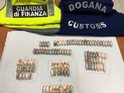 Cento ovuli di droga nell'addome: preso in aeroporto il trafficante nigeriano