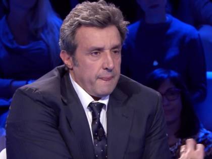 "La caccia non è uno sport". Bufera su Flavio Insinna per la frase detta a l'Eredità