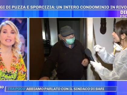 L'85enne sommerso da rifiuti: "Non ho acqua calda"